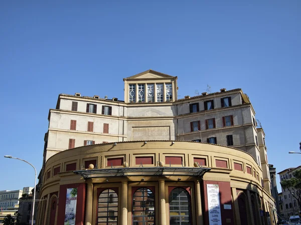 Italien, Rom, garbatella, palladium teater fasad — Stockfoto