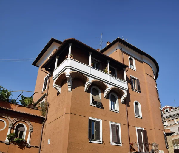 イタリア、ローマ、garbatella、古い建物のファサード — ストック写真