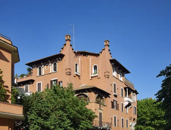 Italy, Rome, Garbatella, old building facade — Stock Photo, Image