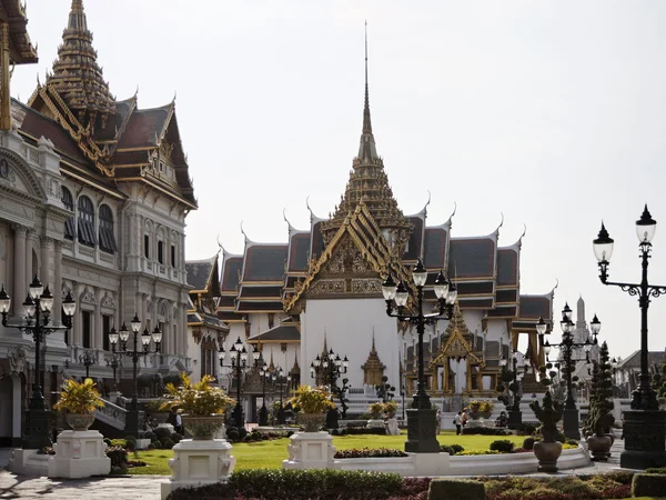 Ταϊλάνδη, Μπανγκόκ, αυτοκρατορικό παλάτι, αυτοκρατορική πόλη, ένα βουδιστικό ναό και την πρόσοψη παλάτι στα αριστερά — Φωτογραφία Αρχείου