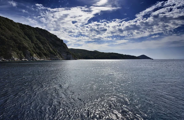 意大利，托斯卡纳，厄尔巴岛，海岸线的视图 — 图库照片