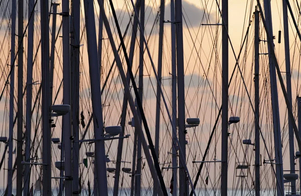 Italy, Sicily, sailing boat masts in a marina at sunset — Stock Photo, Image