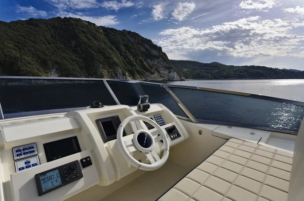 Itálie, Toskánsko, ostrov elba, luxusní jachty azimut 75, flybridge — Stock fotografie