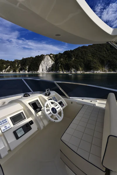 Itálie, Toskánsko, ostrov elba, luxusní jachty azimut 75, flybridge — Stock fotografie