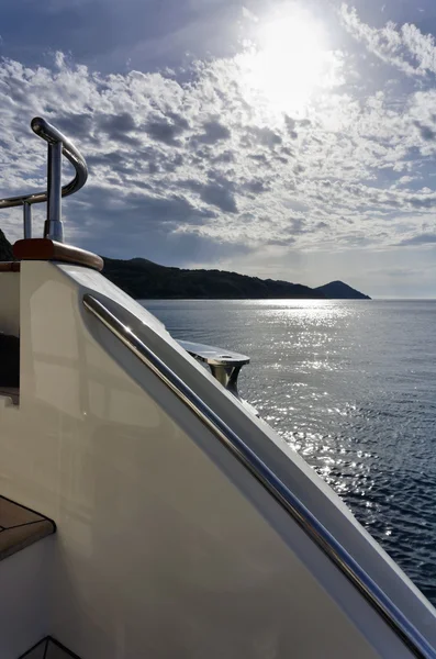 Italy, Tuscany, Elba Island, view of the coastline from a luxury yacht — Stock Photo, Image