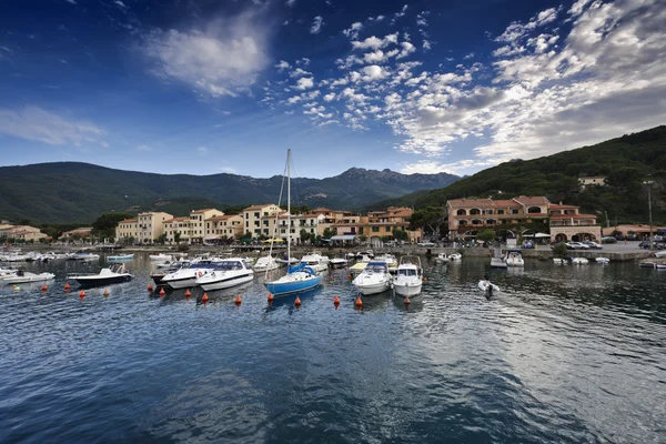 Italien, toskana, insel elba, blick auf marciana marina port — Stockfoto