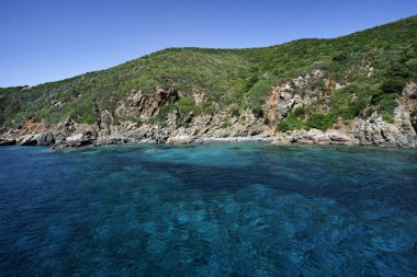 İtalya, Toskana, elba Adası, kayalık sahil şeridi görünümü