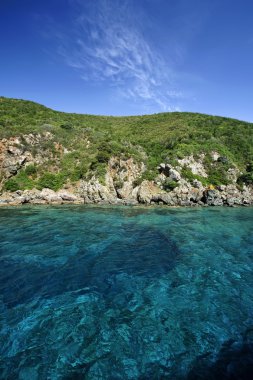 İtalya, Toskana, elba Adası, kayalık sahil şeridi görünümü