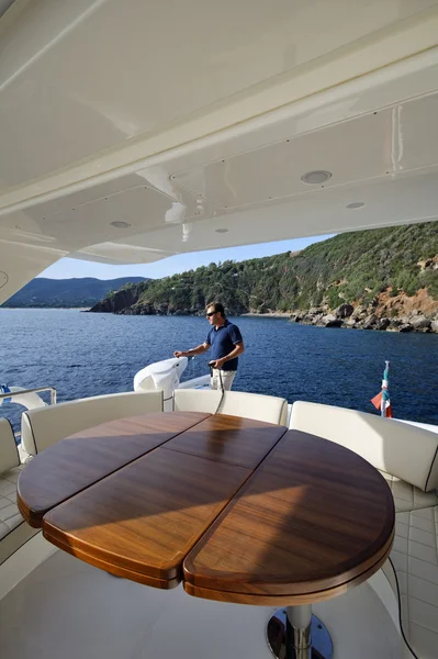 Italia, Isola d'Elba, yacht di lusso Azimut 75 ', flybridge — Foto Stock