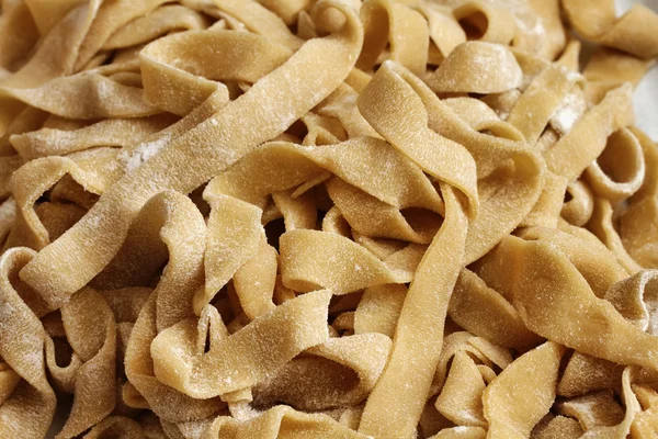 Italian fresh homemade pasta (tagliatelle) — Stock Photo, Image