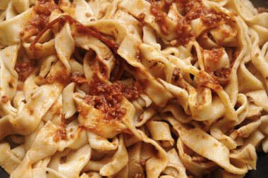 İtalyan makarna, et sosu (bolognese soslu tagliatelle)