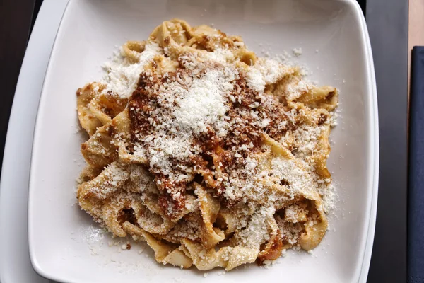 Italian pasta, tagliatelle with meat sauce (bolognese sauce) — Stock Photo, Image