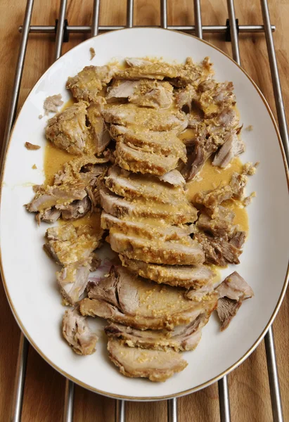 イタリア料理をミルク煮豚ヒレ肉のスライス — ストック写真