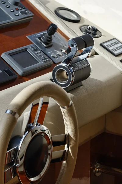 Italy, luxury yacht Azimut 75 ', dinette, driving consolle — стоковое фото