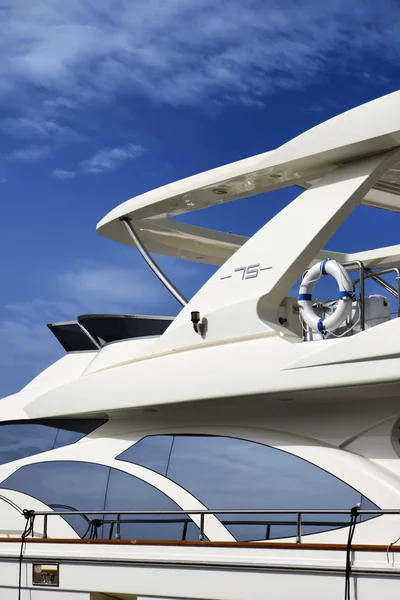 Italia, Toscana, Isola d'Elba, yacht di lusso Azimut 75, flybridge — Foto Stock