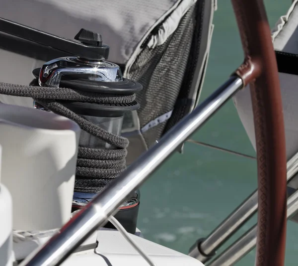 Cruising on a sailing boat, winch and steering wheel — Stock Photo, Image