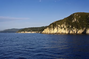 İtalya, Toskana, elba Adası, kayalık sahil şeridi görünümü