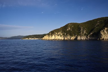 İtalya, Toskana, elba Adası, kayalık sahil şeridi görünümü