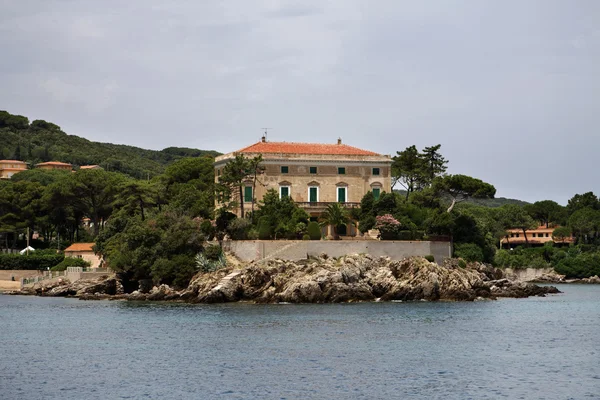 Italien, ön elba, utsikt över kusten nära marina di campo — Stockfoto