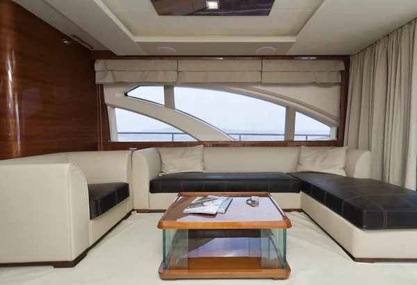 Italie, Île d'Elbe, yacht de luxe Azimut 75, dinette — Photo