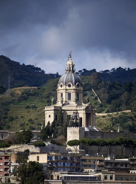 Italien, Sicilien, messina, utsikt över domkyrkans klocktorn — Stockfoto
