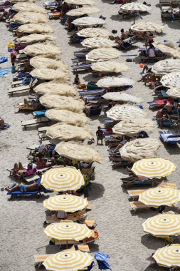 İtalya, elba Adası, porto azzurro plaj kalabalık