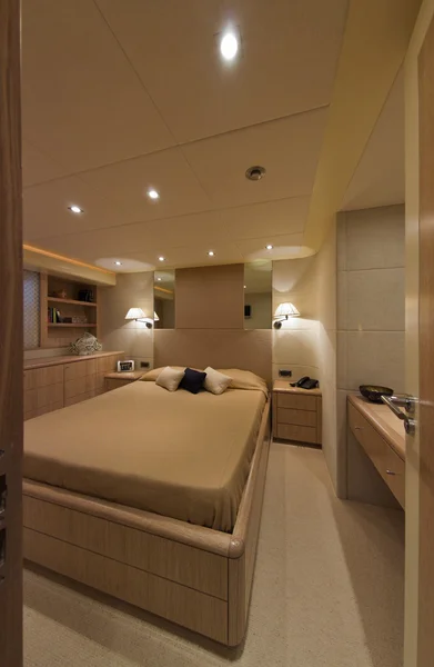 イタリア、tecnomar 35 オープン豪華ヨット、vip の寝室 — ストック写真