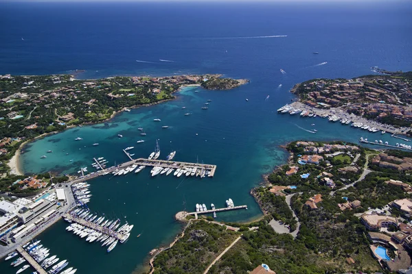 Letecký pohled na Smaragdové pobřeží Itálie, Sardinie, — Stock fotografie