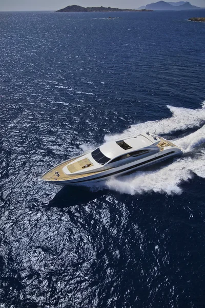 Italia, Sardegna, Mar Tirreno, yacht di lusso, vista aerea — Foto Stock
