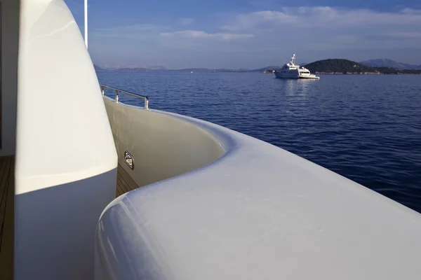 Italy, Sardinia, 35 meters luxury yacht, sidewalk — Stock Photo, Image