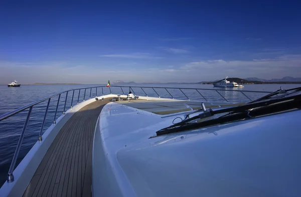 Olaszország, Sardinia, Tirrén-tenger, 35 méteres luxusjacht — Stock Fotó