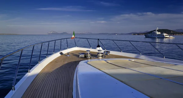 Italien, Sardinien, Tyrrenska havet, 35 meter lyxyacht — Stockfoto