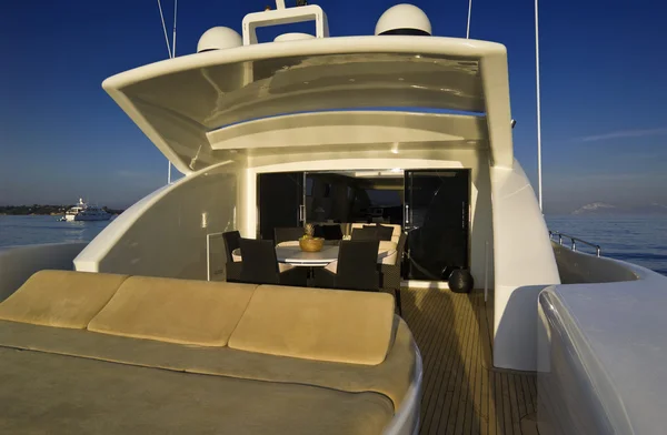 Italien, Sardinen, Tyrrhenisches Meer, 35 Meter Luxusjacht — Stockfoto
