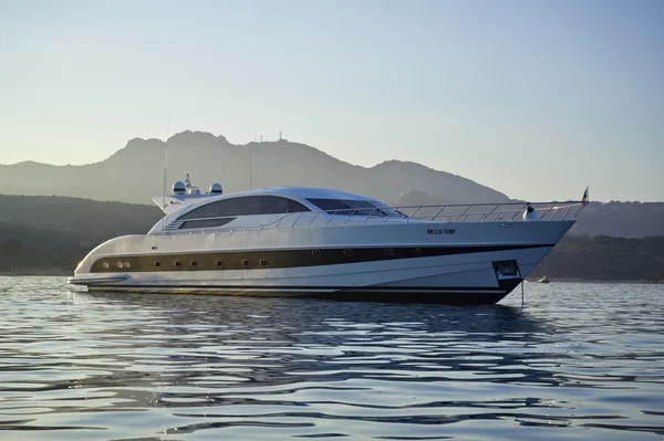 Itálie, Sardinie, Tyrhénské moře, 35 metrů luxusní jachty — Stock fotografie