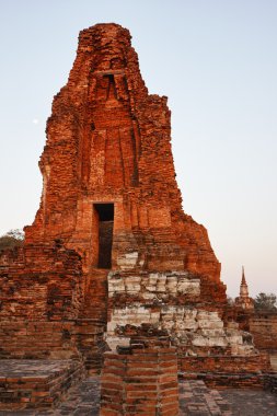 Tayland, ayutthaya, kentin antik tapınak kalıntıları