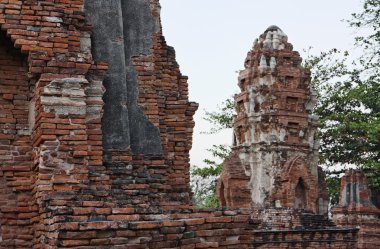 Tayland, ayutthaya, kentin antik tapınak kalıntıları