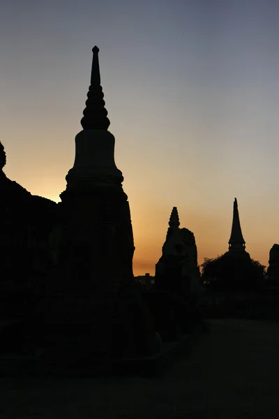 Tayland, ayutthaya, kentin antik tapınak kalıntıları — Stok fotoğraf