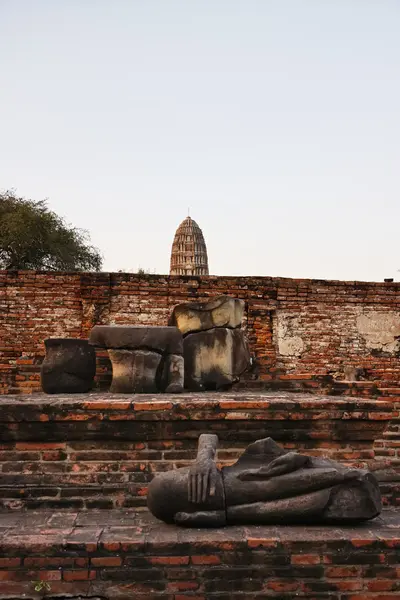 Tayland, ayutthaya, kentin antik tapınak kalıntıları — Stok fotoğraf