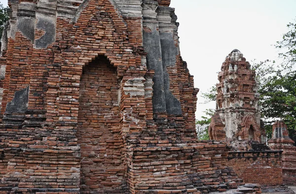 Thailand, Ayutthaya, die Ruinen der antiken Tempel der Stadt — Stockfoto
