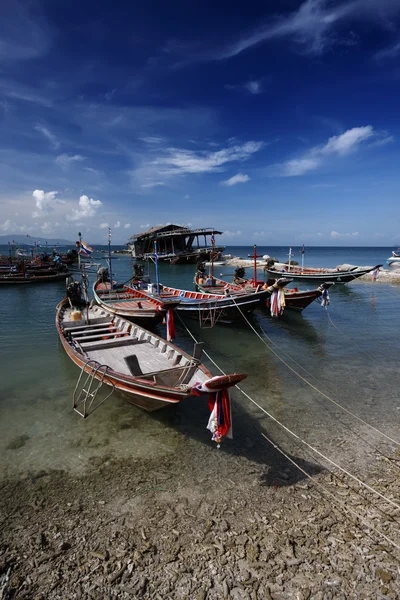 Thaimaa, Koh Phangan (Phangan Island), paikalliset kalastusveneet — kuvapankkivalokuva