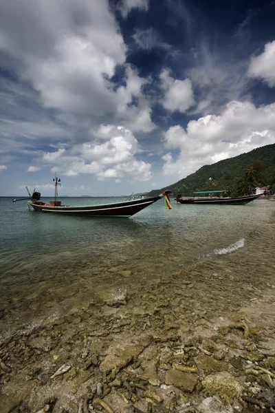 Thailand, koh phangan, lokala fiskebåtar som trä — Stockfoto