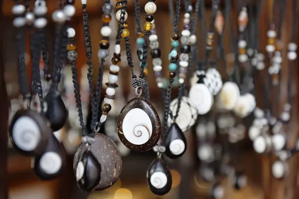 Thailand, Koh Phangan, pendants made with seashells for sa — Stock Photo, Image