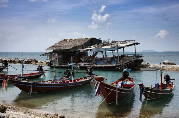 Thaiföld, Koh Phangan-sziget, helyi fából készült halászhajók — Stock Fotó
