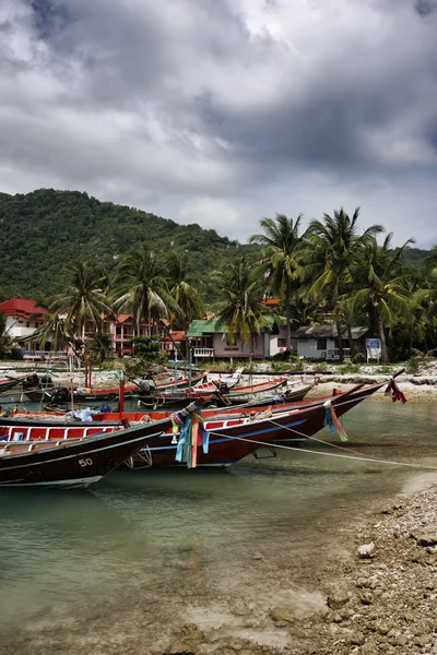 Tayland, koh phangan, yerel ahşap balıkçı tekneleri — Stok fotoğraf