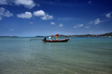 Tayland, koh samui (samui Adası), yerel ahşap balıkçı teknesi kıyıya içinde