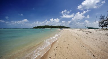 Tayland, koh samui (samui Adası), chaweng beach'ın panoramik manzarasını ve küçük bir ada