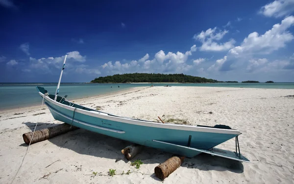 Thailand, Koh Samui (Samui Island), local fishing boat on Chaweng beach — Stock Photo, Image