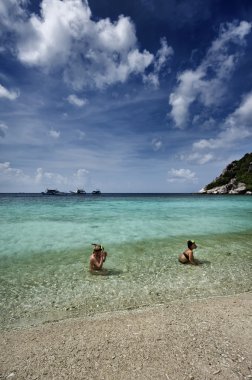 Tayland, koh nangyuan (nangyuan ada), yerel balıkçı tekneleri görünümünü ve iki snorkelers