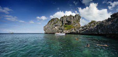 Tayland, mu koh angthong ulusal deniz parkı, temiz su snorkelers yüzmek