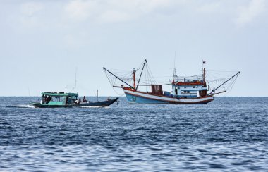 Tayland, mu koh angthong ulusal deniz parkı, yerel balıkçı tekneleri